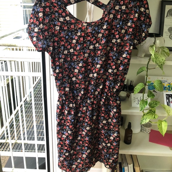 Floral Dress 🤍 - Picture 2 of 3